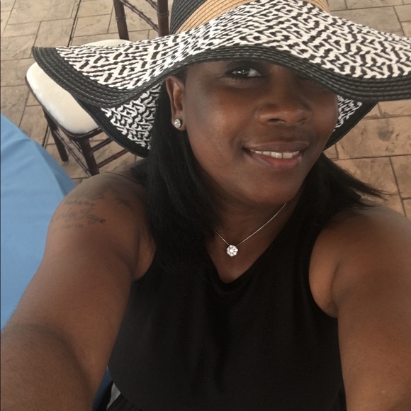 EUC Floppy Brim Hat - Picture 4 of 8